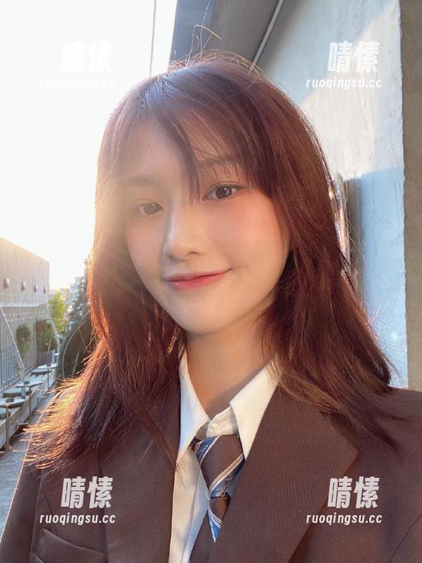 51吃瓜直达官网，瓜太甜我差点咬到手指！