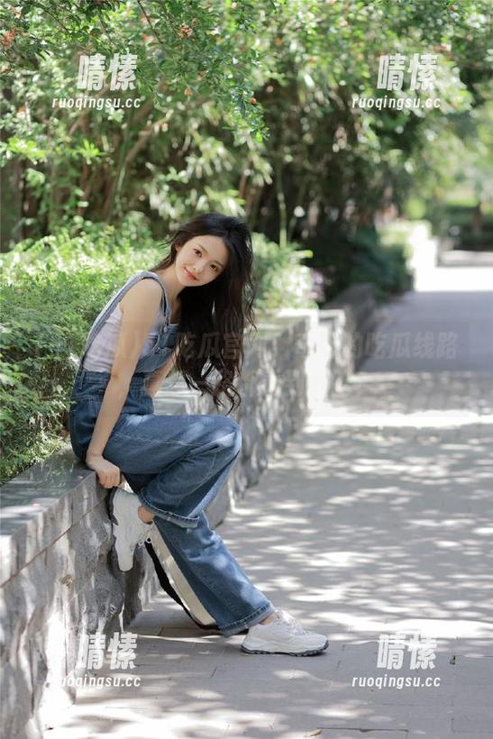 51吃瓜 51吃瓜官网:奇妙的吃瓜线路,真想一路都看到你吃!