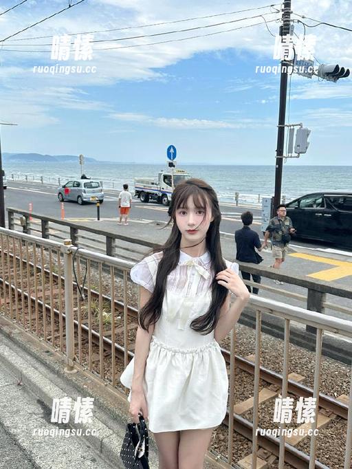 52吃瓜网官网：新鲜瓜轮番上场，让我目不暇接！