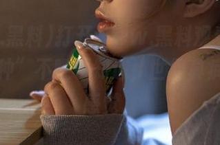 打开www.黑料观看，瞬间有了一种”不瞧不知道，世界真疯狂“的感觉。