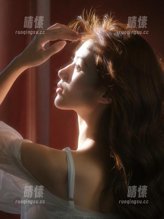 真相大揭秘！五一吃瓜官网今日更新：黑料频频上演，谁又跌下神坛？