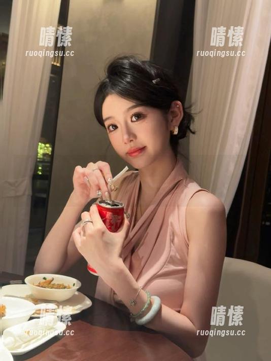 五一吃瓜 只需登录五一吃瓜,便能抢先知道的黑料速递!