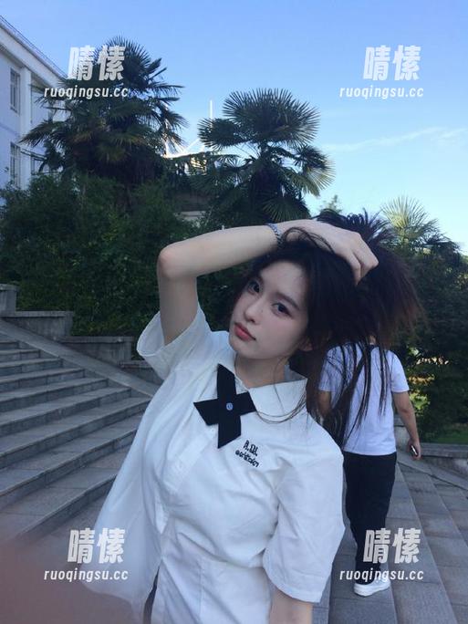 叔叔说在吃瓜网上学会了‘收藏’和‘爆料’，结果我只学会了‘吃’！