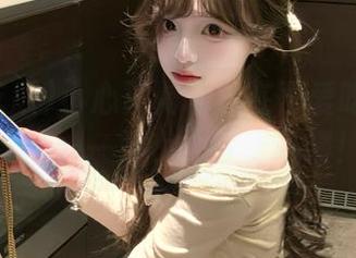 小心翼翼地躲在吾爱吃瓜首页投稿，一不小心就上热搜！