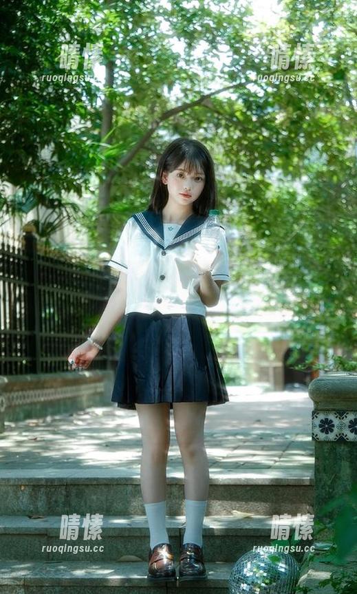 黑料社在线，永不迷路的吃瓜旅程，尾随新鲜瓜事！