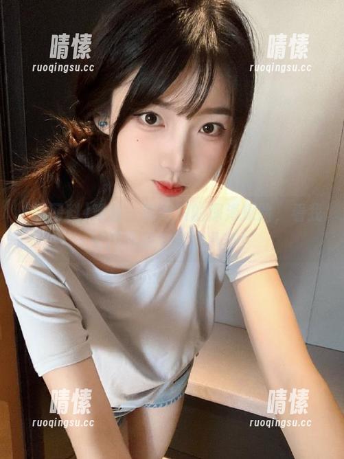 观看：黑网料的深海探险，看我如何从水中捞出八卦！